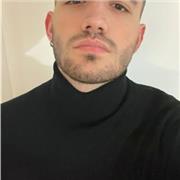 Profesor joven con ganas de enseñar y aprender